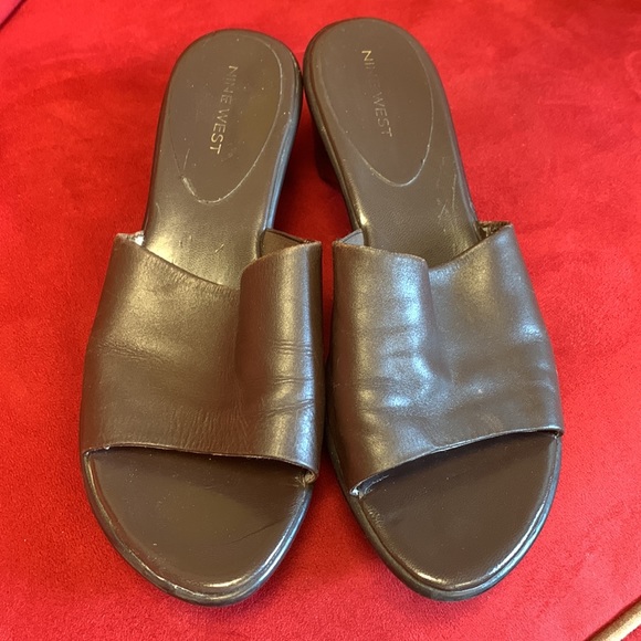 Nine West Brown Slides - Picture 1 of 4